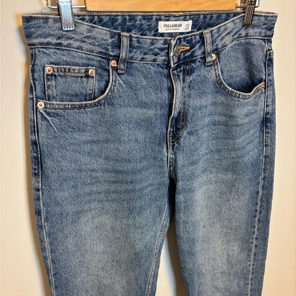 Pull & Bear Mid-Rise Wide Leg Jeans | Medium Wash | 32 in. Long | Size 6 EU - Picture 2 of 6